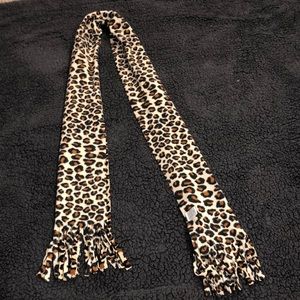 LEOPARD PRINT SCARF